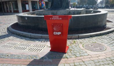 CHP’nin kürsüsü caddede unutuldu mu?