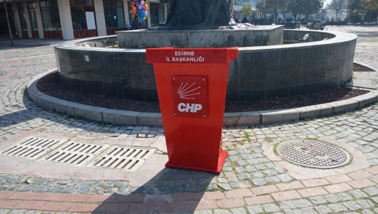CHP’nin kürsüsü caddede unutuldu mu?