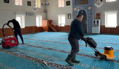 Camilerde detaylı temizlik