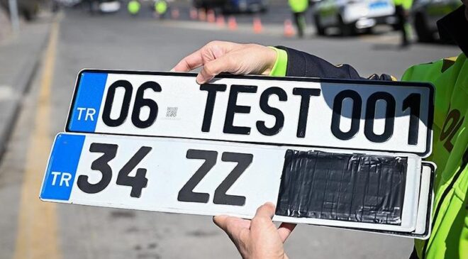 Sahte plaka kullananlar yandı