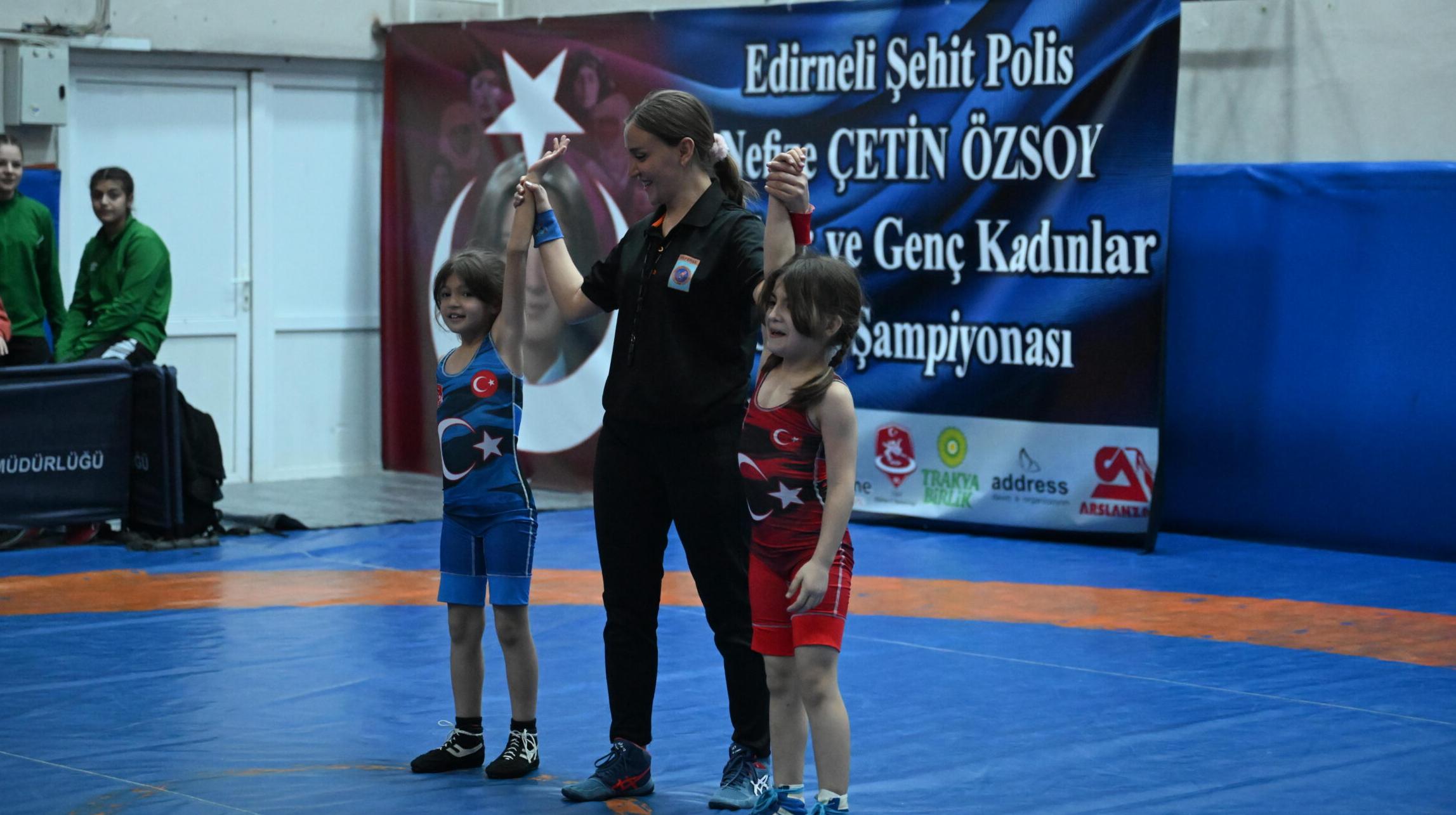 Şehit Özsoy anısına güreş şampiyonası