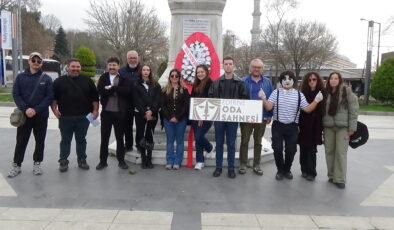 Amaçları tiyatroyu izletmek