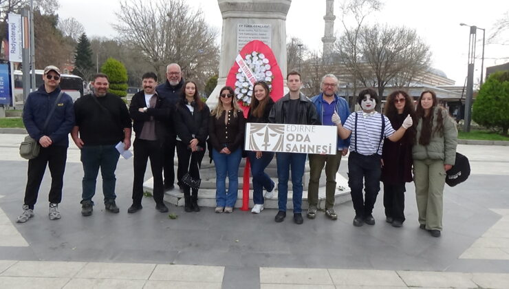 Amaçları tiyatroyu izletmek