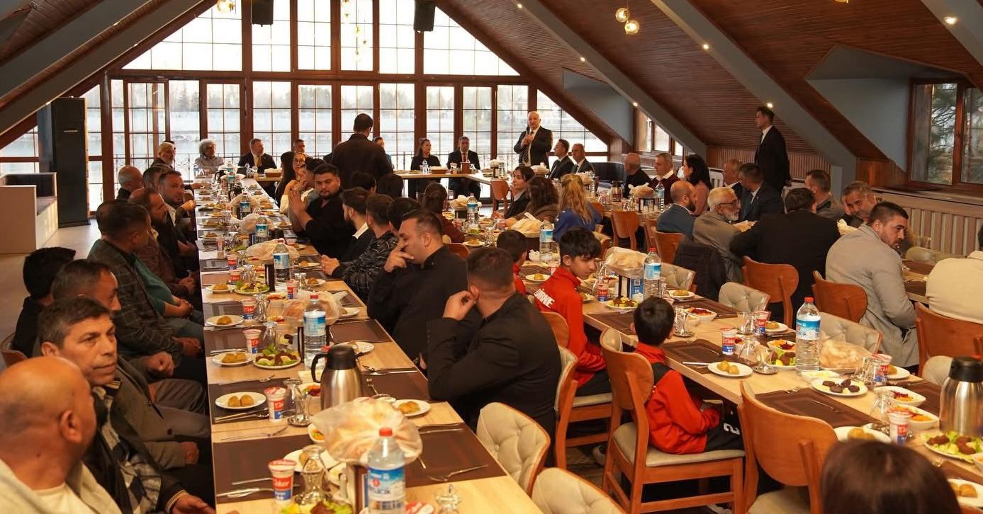 Vali Sezer Romanlarla iftar yaptı