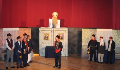  ‘Gulyabani’ oyunu sahnelendi