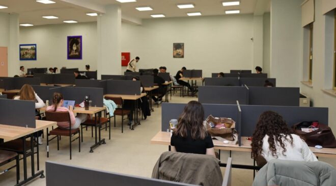 Kesintisiz kütüphane hizmeti sevindirdi