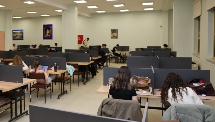 Kesintisiz kütüphane hizmeti sevindirdi