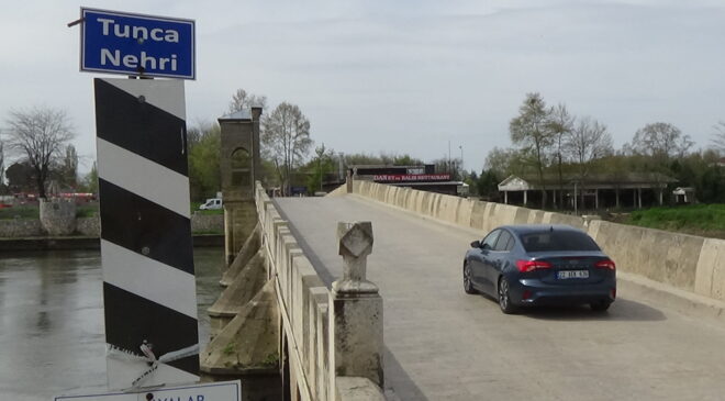 Tarihi köprüler artık tek yön