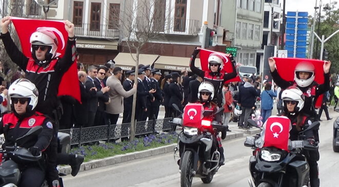 Polislerin korteji hayran bıraktı