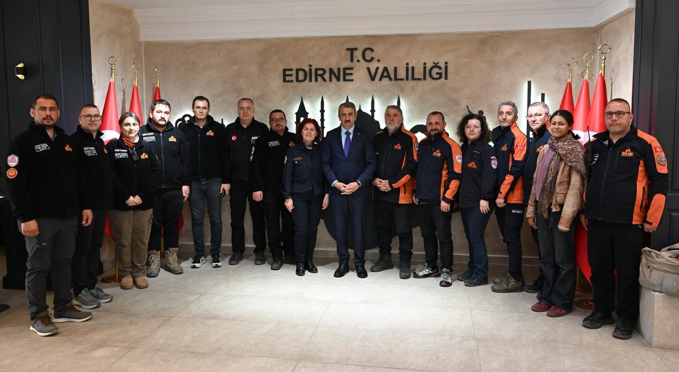 Afet gönüllülerinden ziyaret