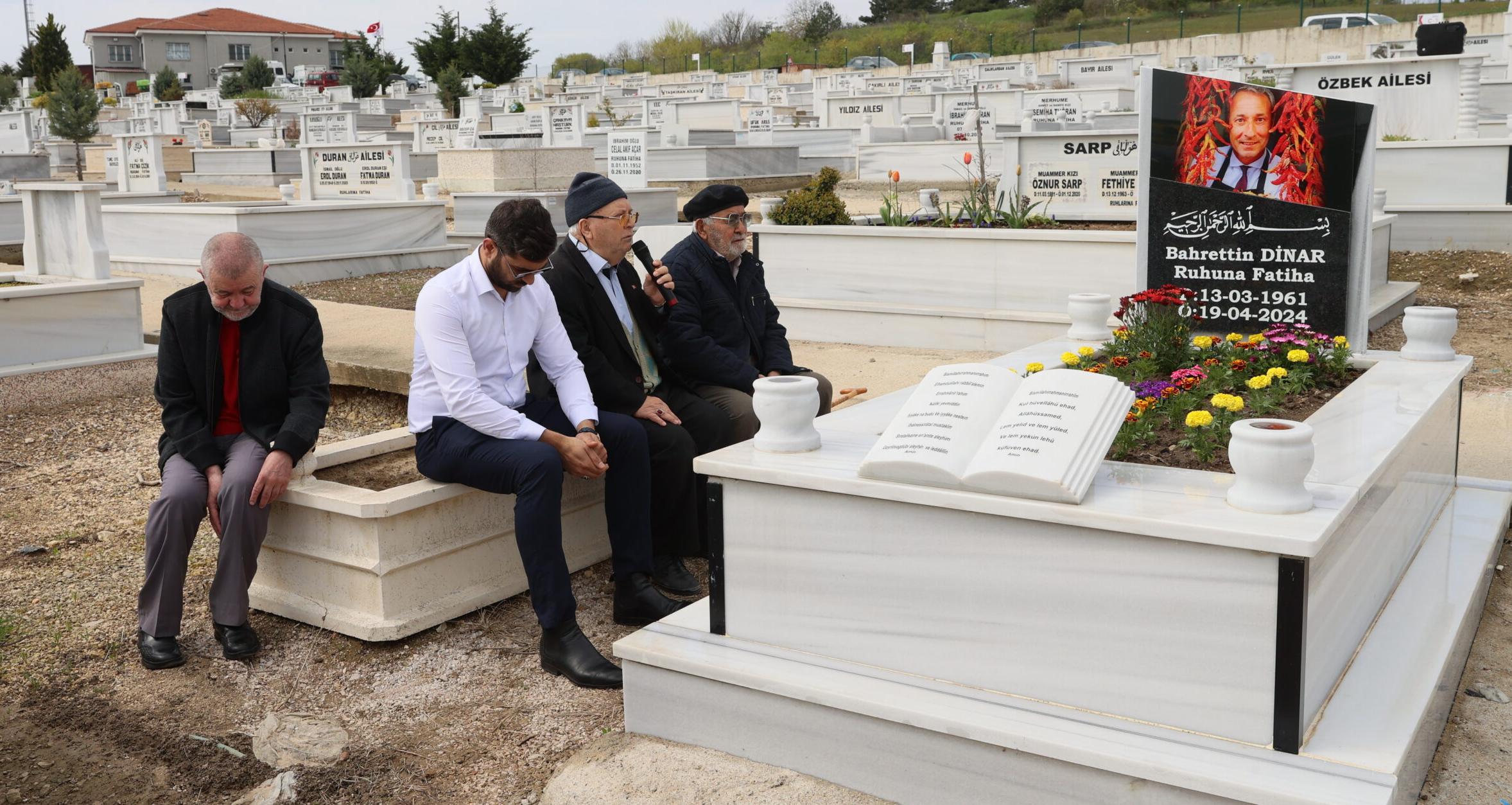 Bahri Dinar, mezarı başında anıldı