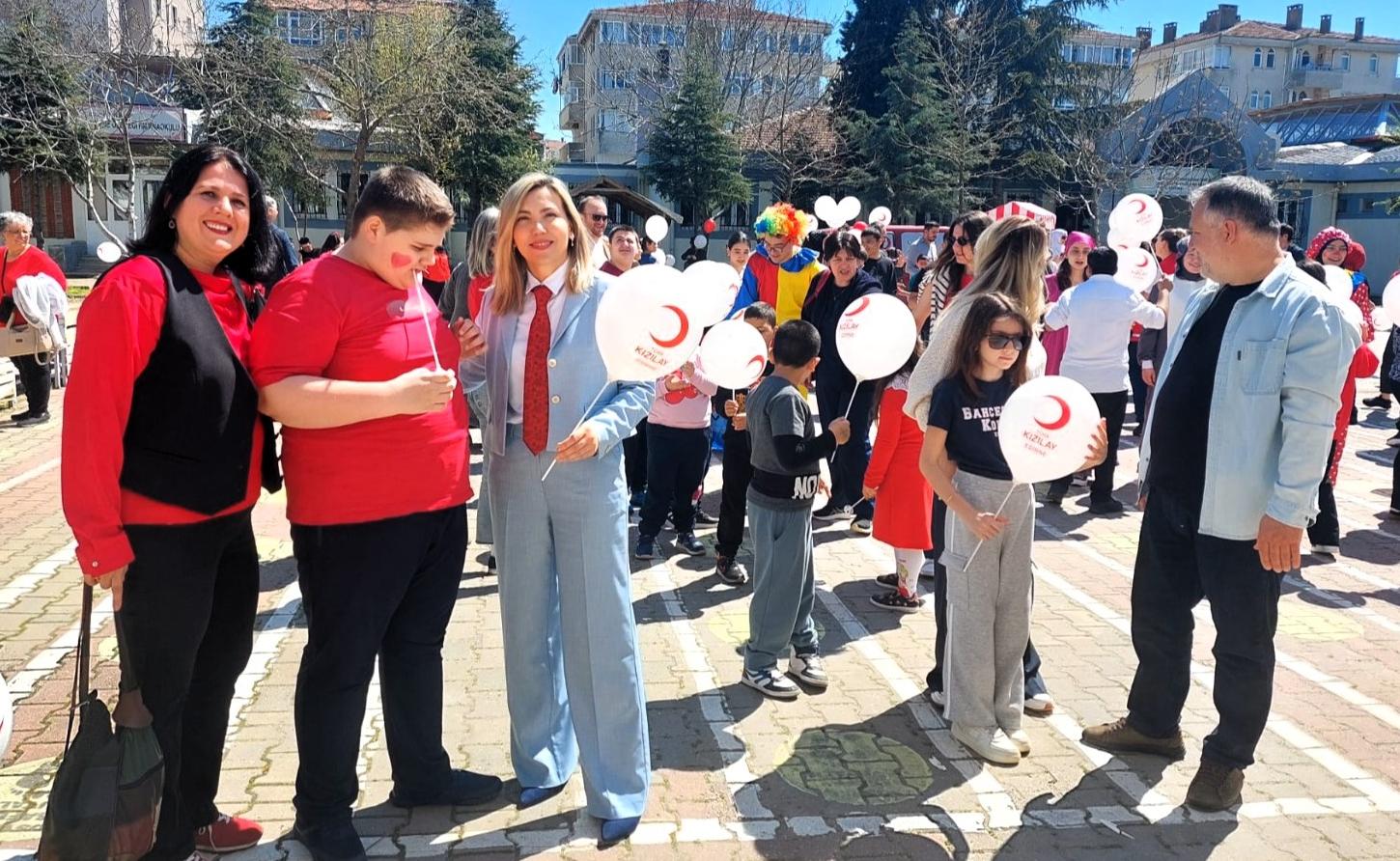 Balonlar gökyüzüne bırakıldı