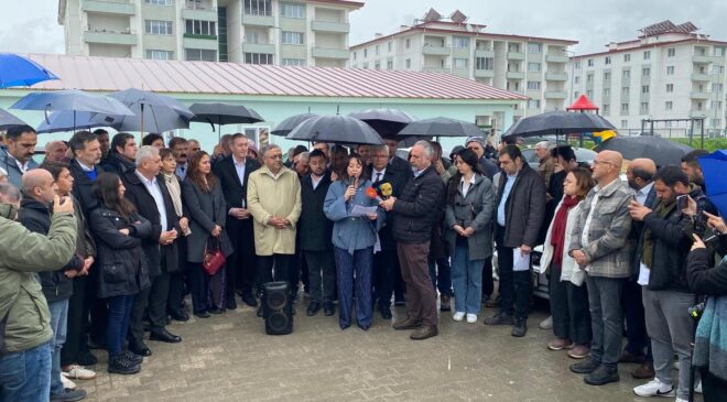 Cezaevi önünden adalet vurgusu