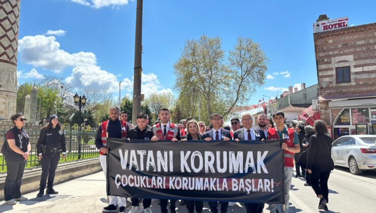 CHP’den sessiz yürüyüş