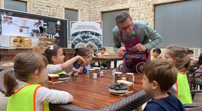 Çocuklar fayton boyadı