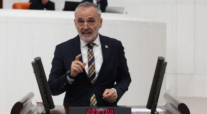 Dijital bağımlılığı meclise taşıdı