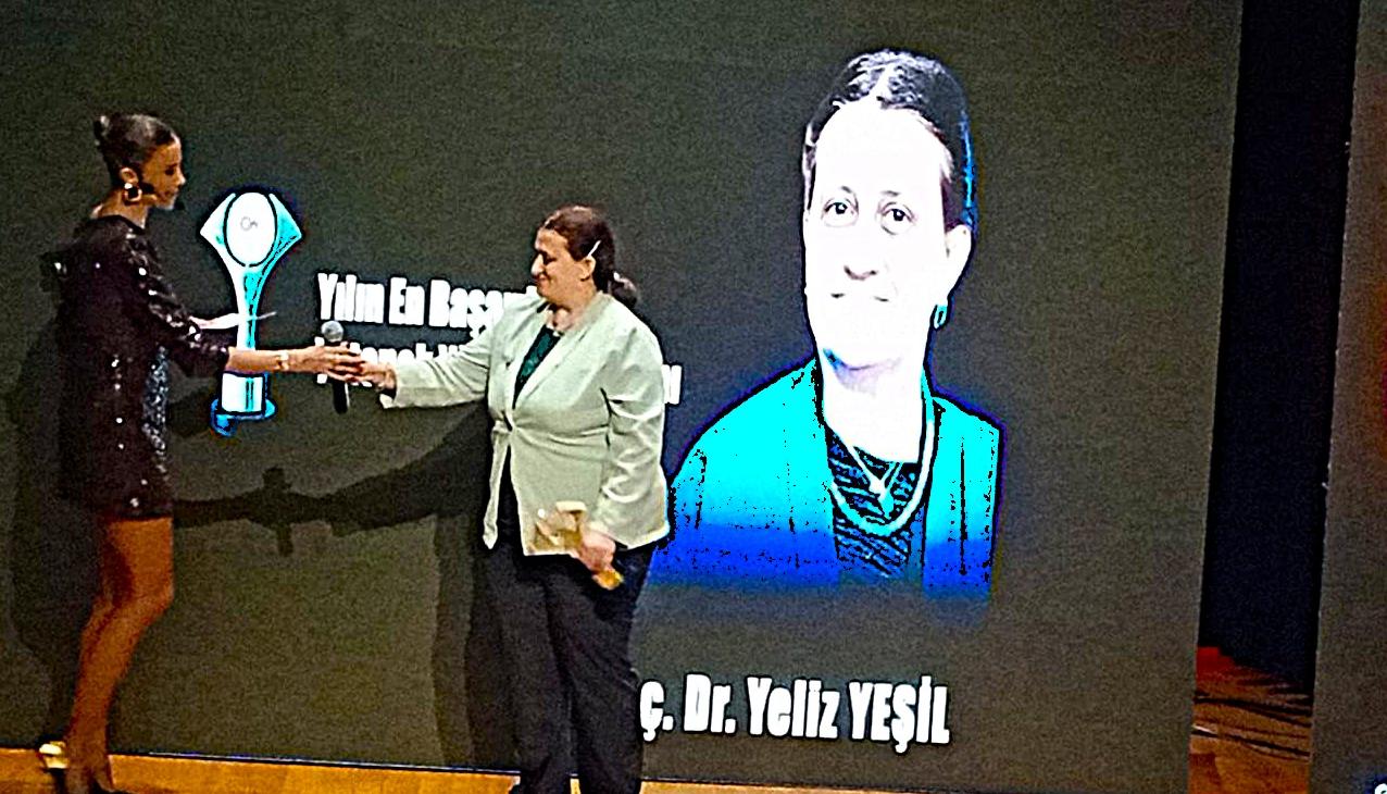 Doç. Dr. Yeşil’e başarı ödülü