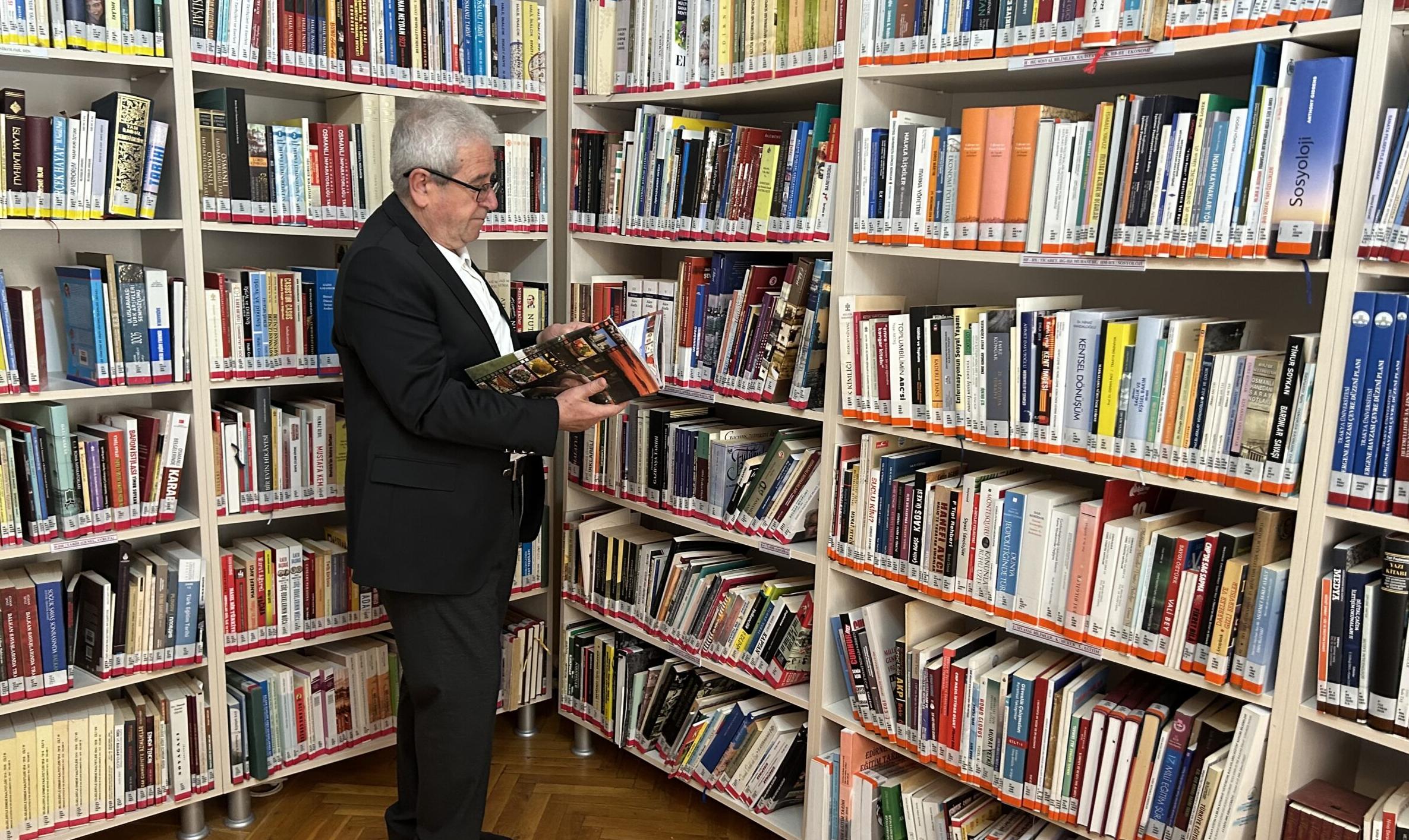 Ender Bilar Kütüphanesi’nden ödül