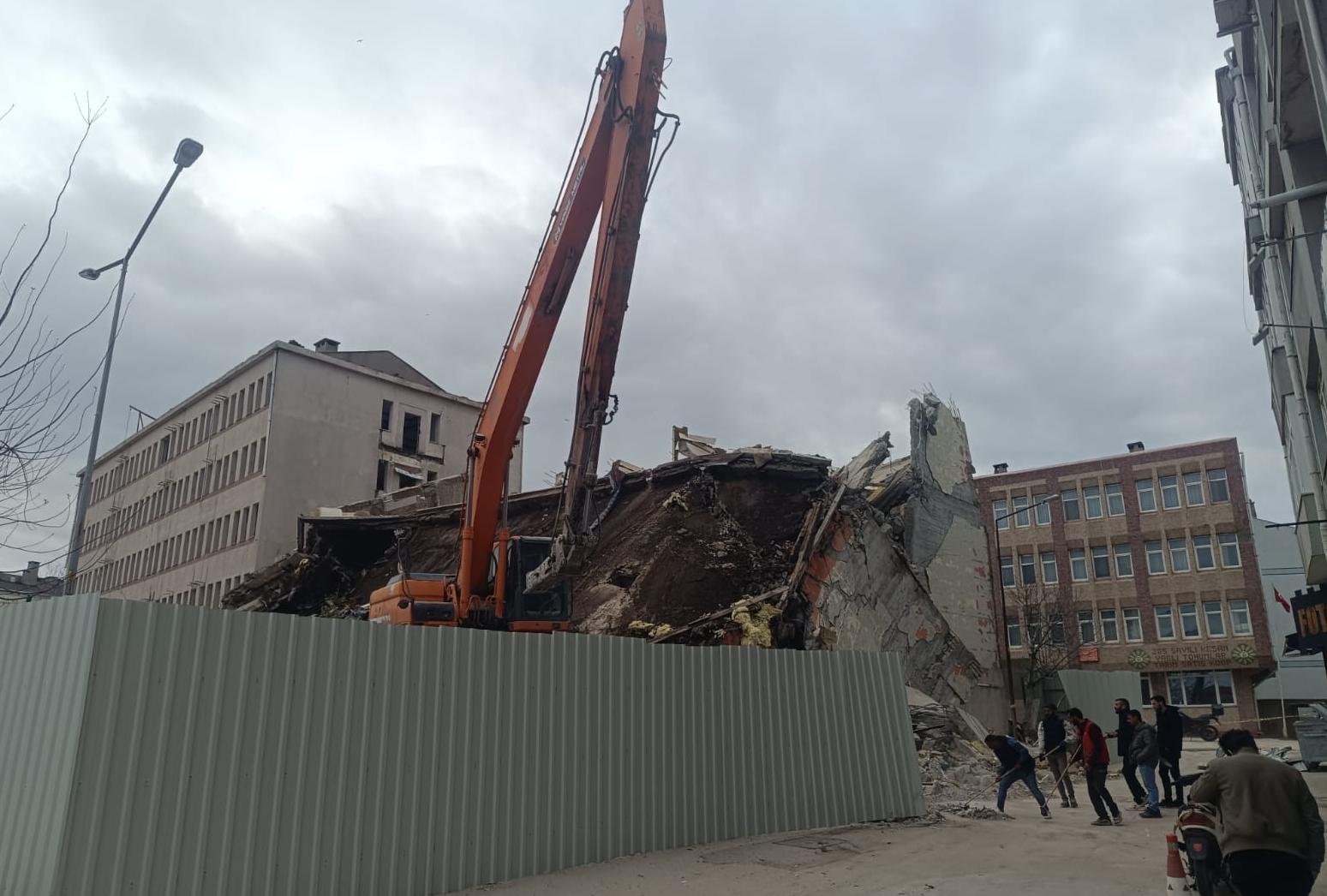 Hafta sonu yıkıma ceza