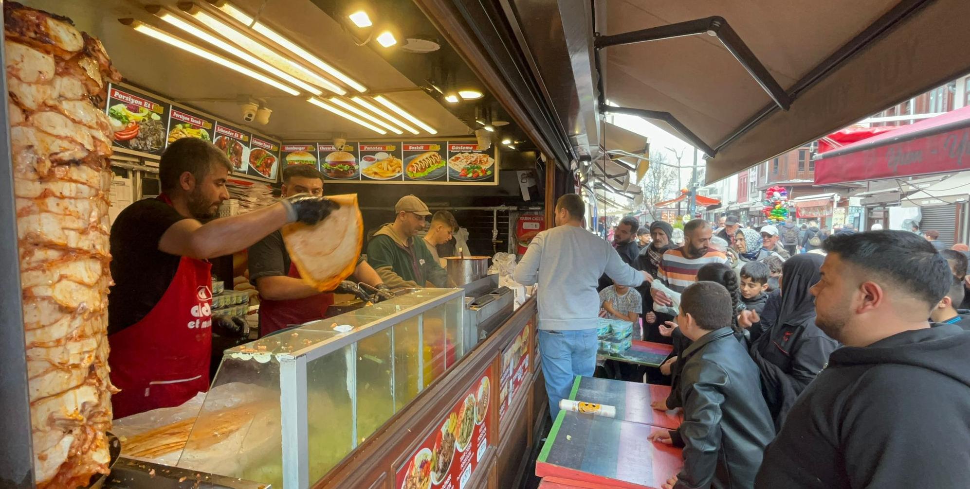Hayır dönerine yoğun ilgi