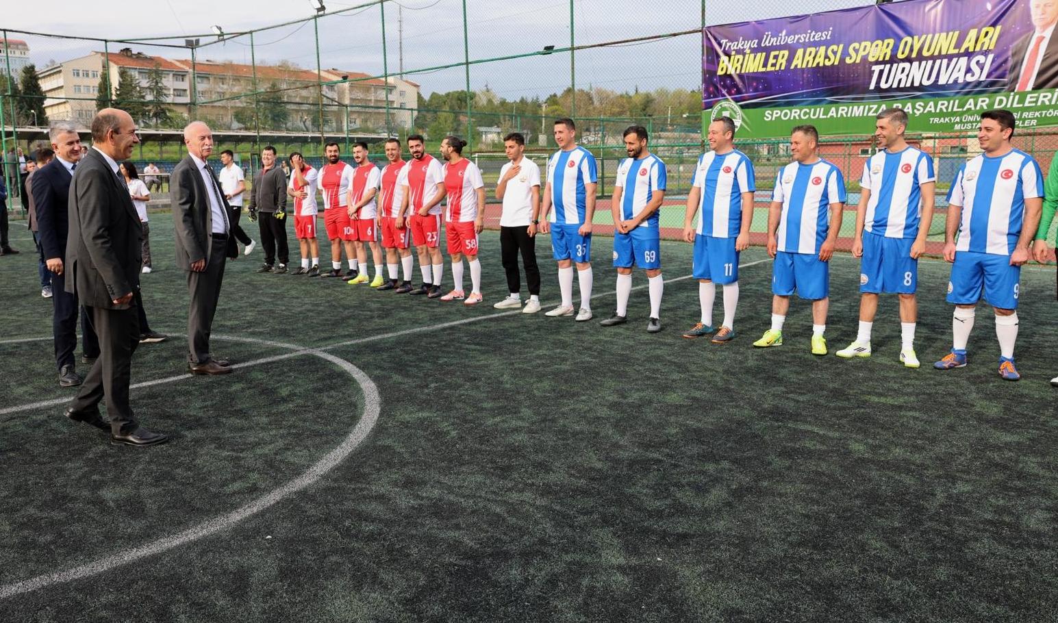 İlk vuruş Rektör Hatipler’den