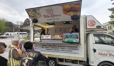 İzzet Akkan anısına lokma dağıtıldı