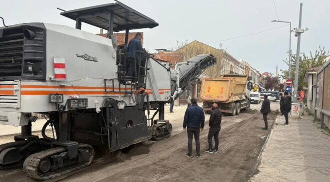 Kaleiçi’nde asfalt kazınıyor