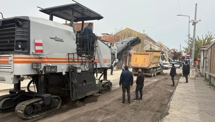 Kaleiçi’nde asfalt kazınıyor