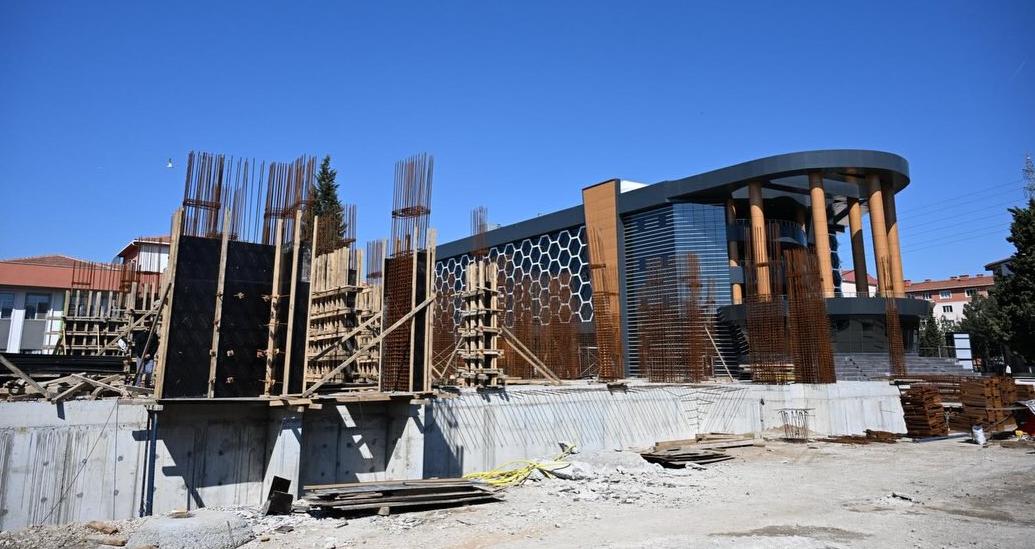 Okul inşaatı hızla devam ediyor