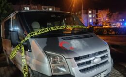 Aracını park ederken silahla vuruldu