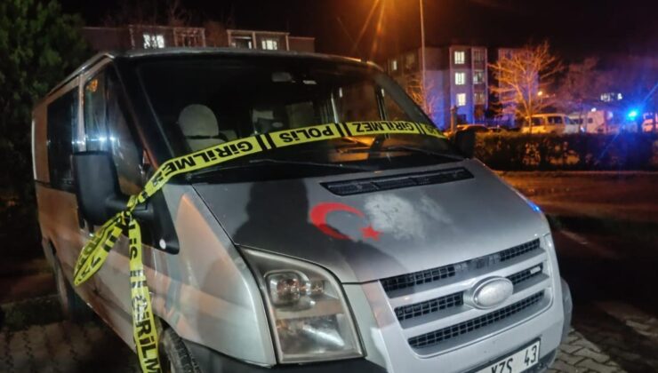 Aracını park ederken silahla vuruldu