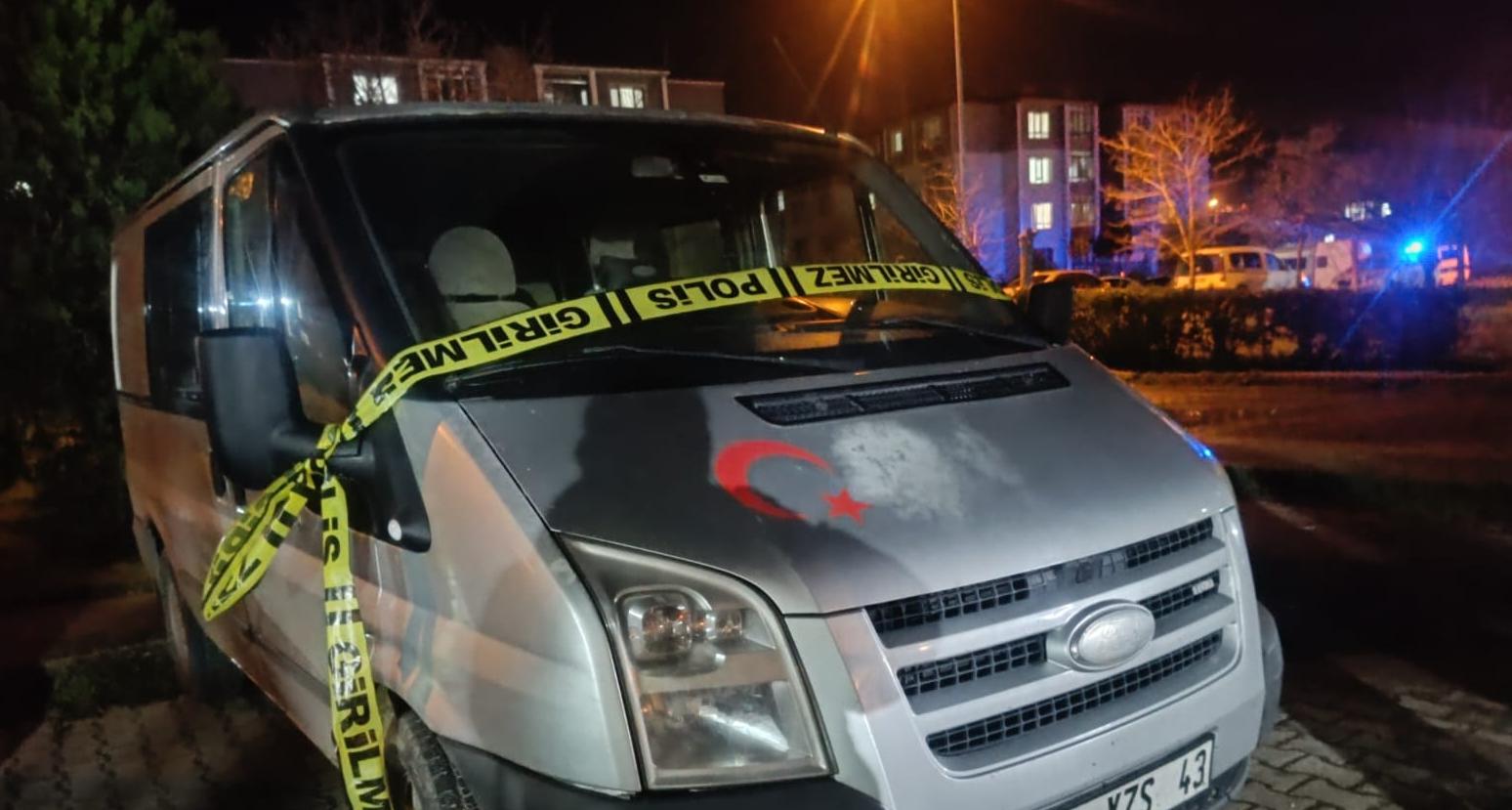 Aracını park ederken silahla vuruldu