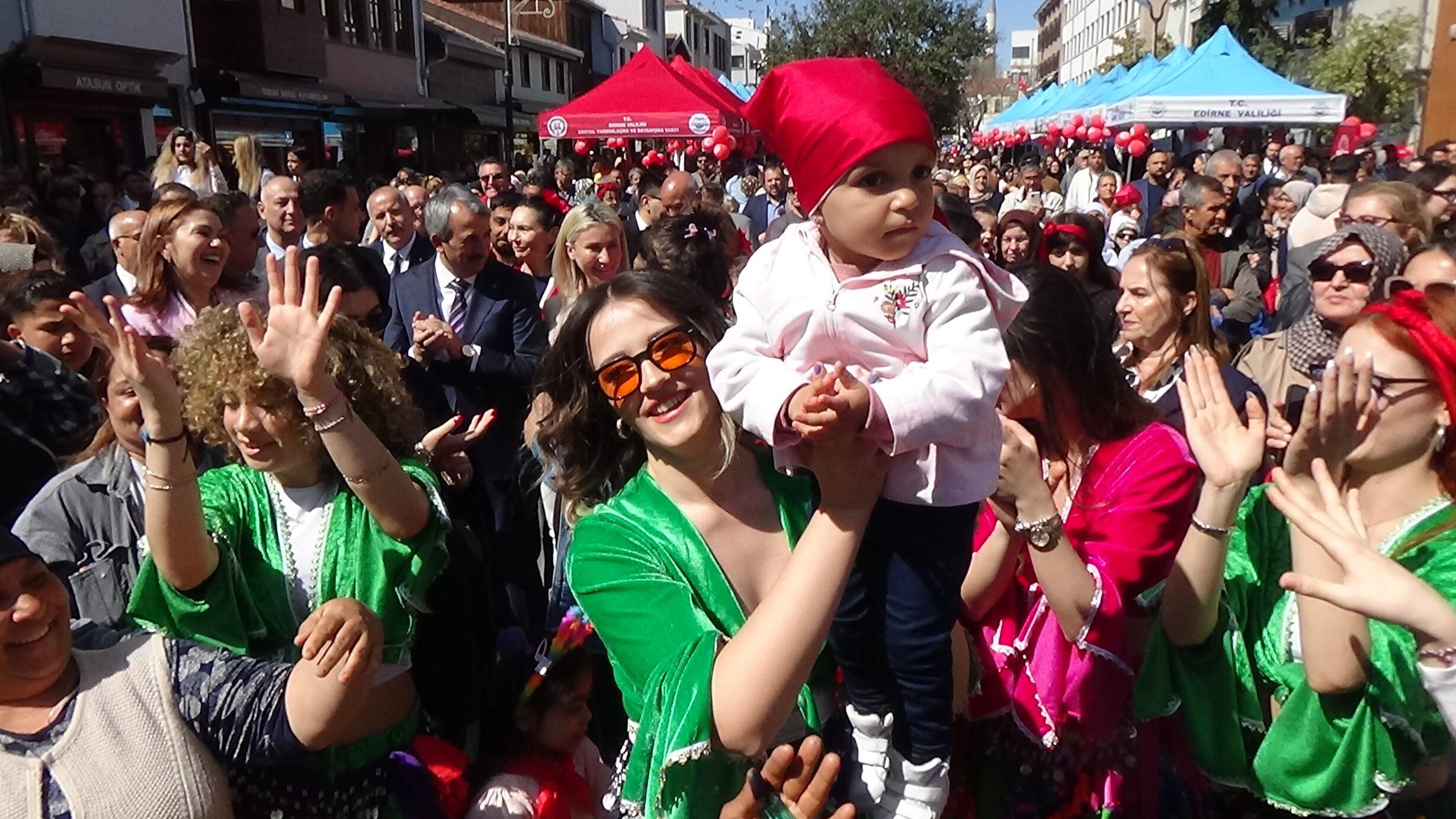 Sezer’den “İlle De Roman Olsun” mesajı