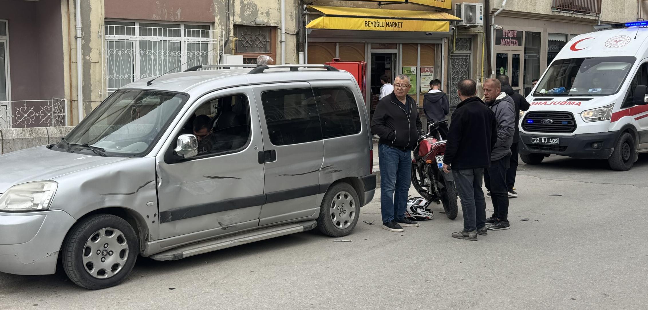 Elektrikli bisikletle motosiklet çarpıştı