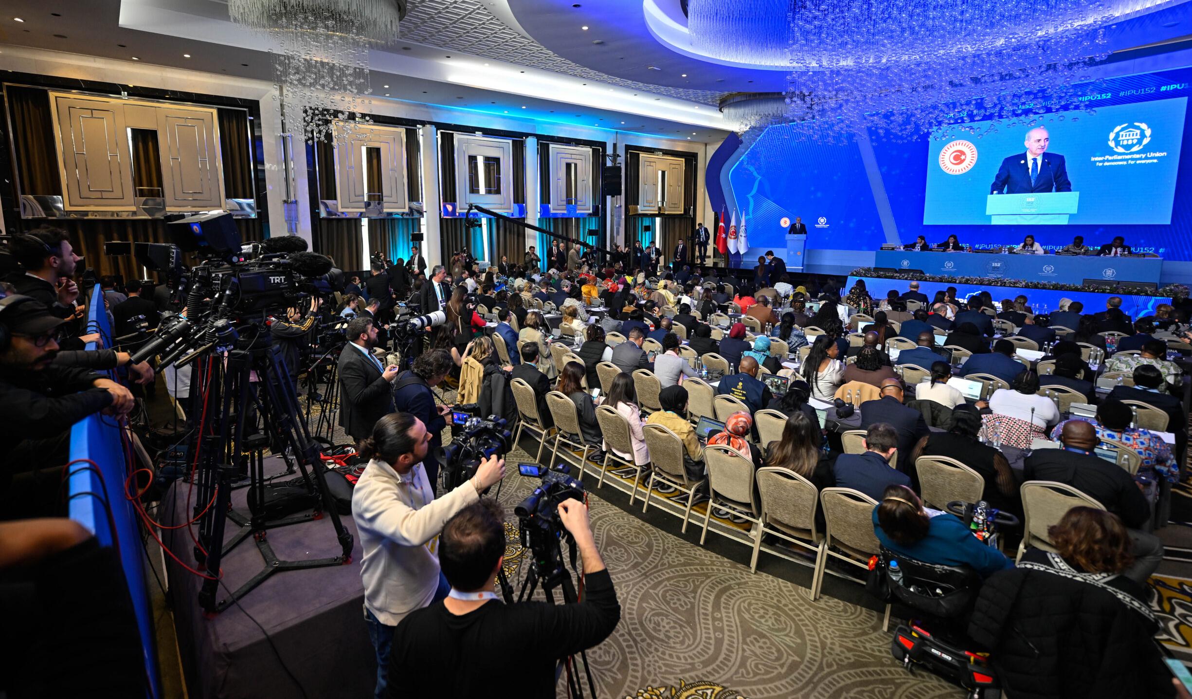 Aksal, oturum başkanı oldu