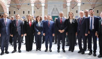 Bakan Gürlek Selimiye’de Cuma namazını kıldı