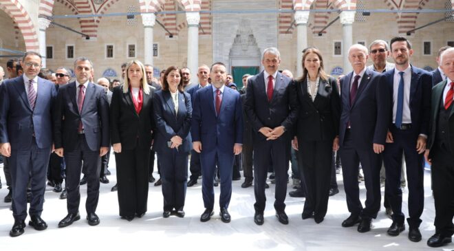 Bakan Gürlek Selimiye’de Cuma namazını kıldı