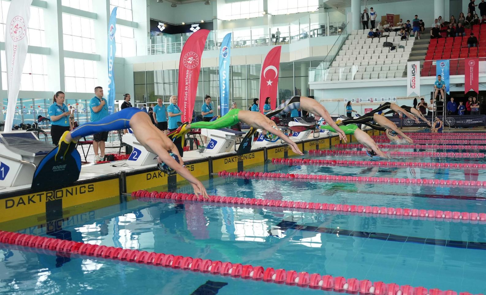 Yüzmede milli heyecan