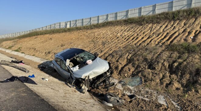 Otomobil devrildi: 4 yaralı