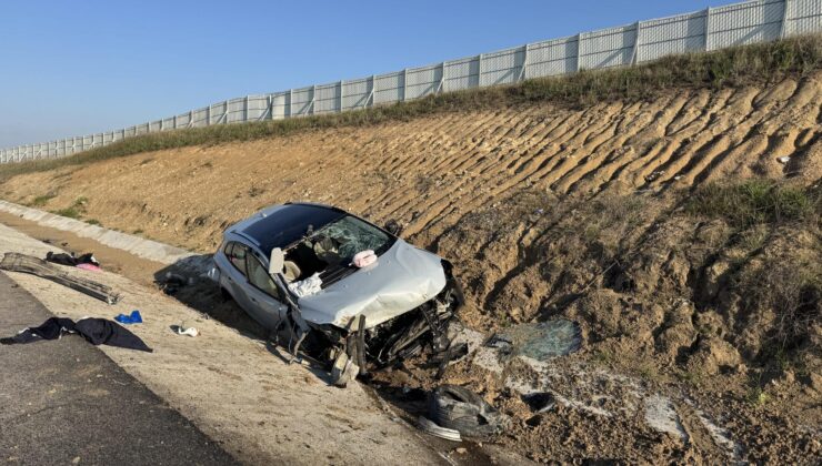 Otomobil devrildi: 4 yaralı