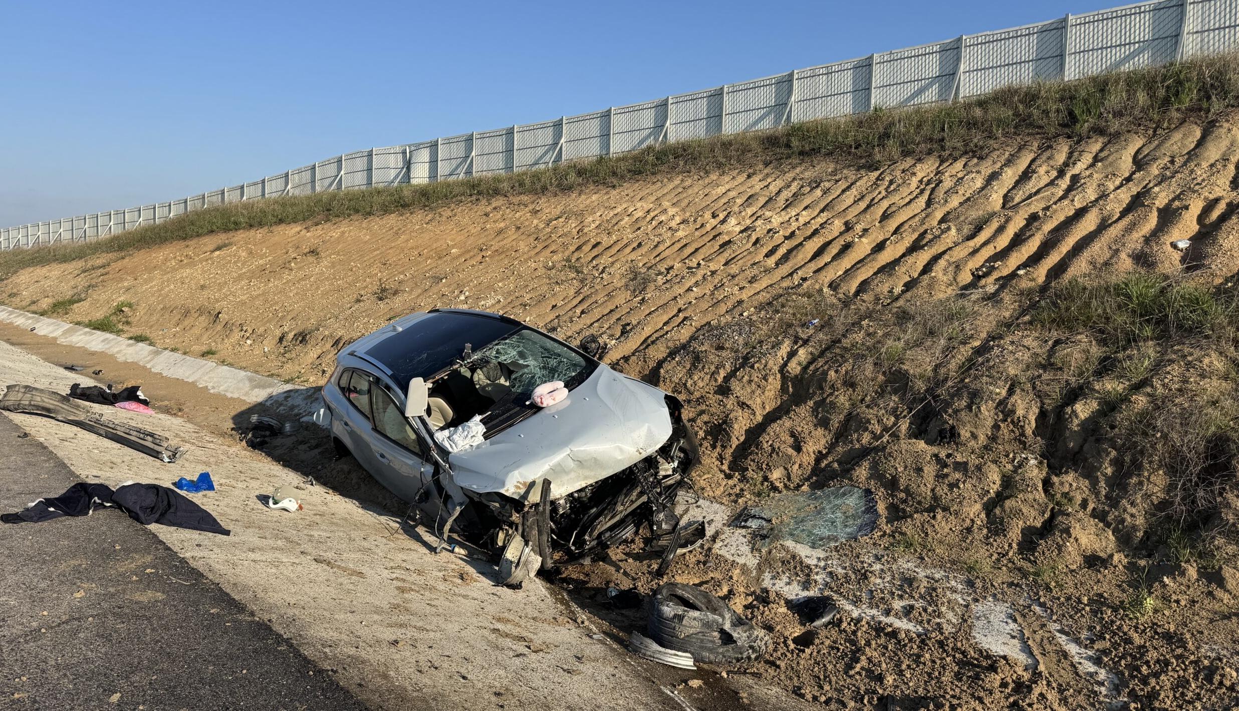 Otomobil devrildi: 4 yaralı