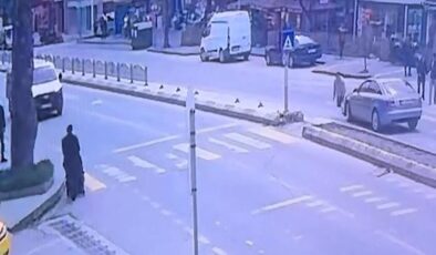 Otomobil yayaya çarptı