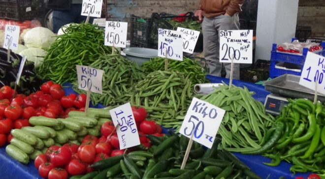 Sebze fiyatları cep yakıyor