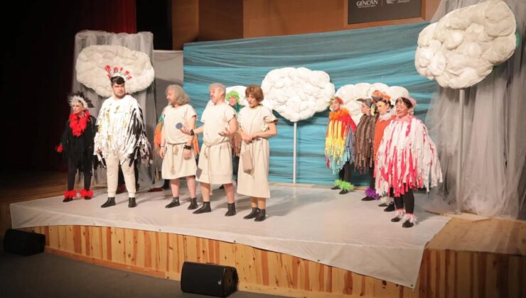 “Kuşlar” tiyatro oyununa büyük ilgi