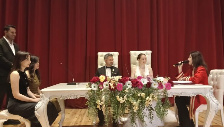 Takındı ve Şengezer ailelerinin mutlu günü