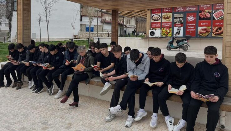 Selimiye’nin gölgesinde kitap okudular