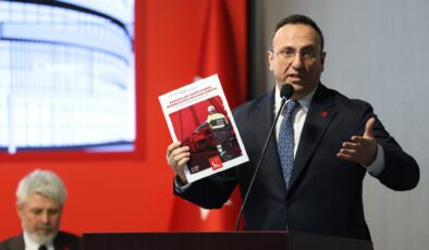 ‘Basın özgürlüğü fiilen kısıtlanıyor’