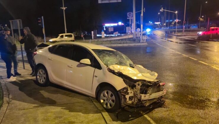 TIR’la otomobil çarpıştı