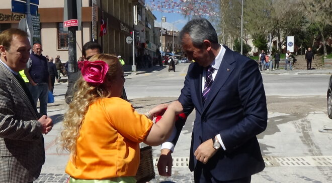 Sezer’den “İlle De Roman Olsun” mesajı