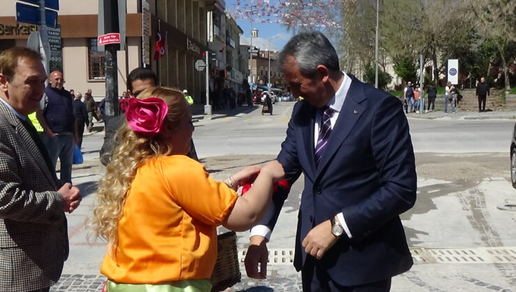 Sezer’den “İlle De Roman Olsun” mesajı